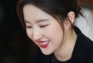 刘亦菲杨幂零互动,刘亦菲跟杨幂同时掉进水里你会先救谁? 刘亦菲杨幂零互动,刘亦菲跟杨幂同时掉进水里你会先救谁?