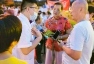 医生开着宝马去摆摊,医生能摆摊不？