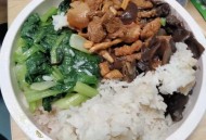 车站15元盒饭又火了,在火车站的候车室里，卖快餐是个理想的选择吗？