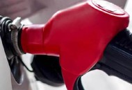 加满一箱油少花3元,车刚加满油没走多远油就少了一半怎么回事？