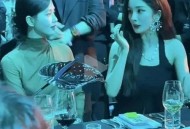 刘亦菲杨幂零互动,杨幂和刘亦菲年龄相仿,你觉得到底她俩谁更美一些? 刘亦菲杨幂零互动,杨幂和刘亦菲年龄相仿,你觉得到底她俩谁更美一些?