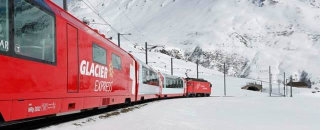 瑞士巨型冰川断裂,瑞士冰川快线glacier express共有多少节车厢？