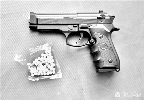旧玩具枪射出真子弹,玩具枪是怎么射出子弹的? 旧玩具枪射出真子弹,玩具枪是怎么射出子弹的?
