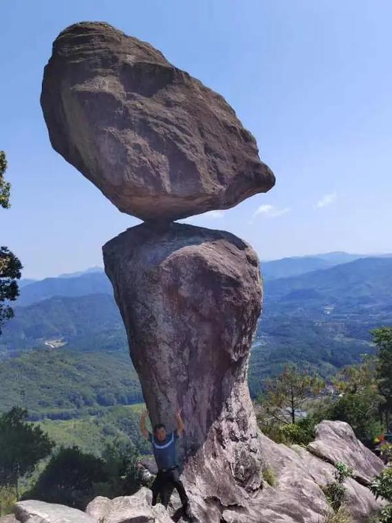 沟渠水体被染成蓝色,农村灌溉沟渠属于地表水水体吗?