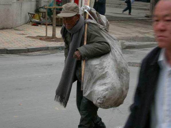 住3600万豪宅拾荒,富人区捡破烂靠谱吗?