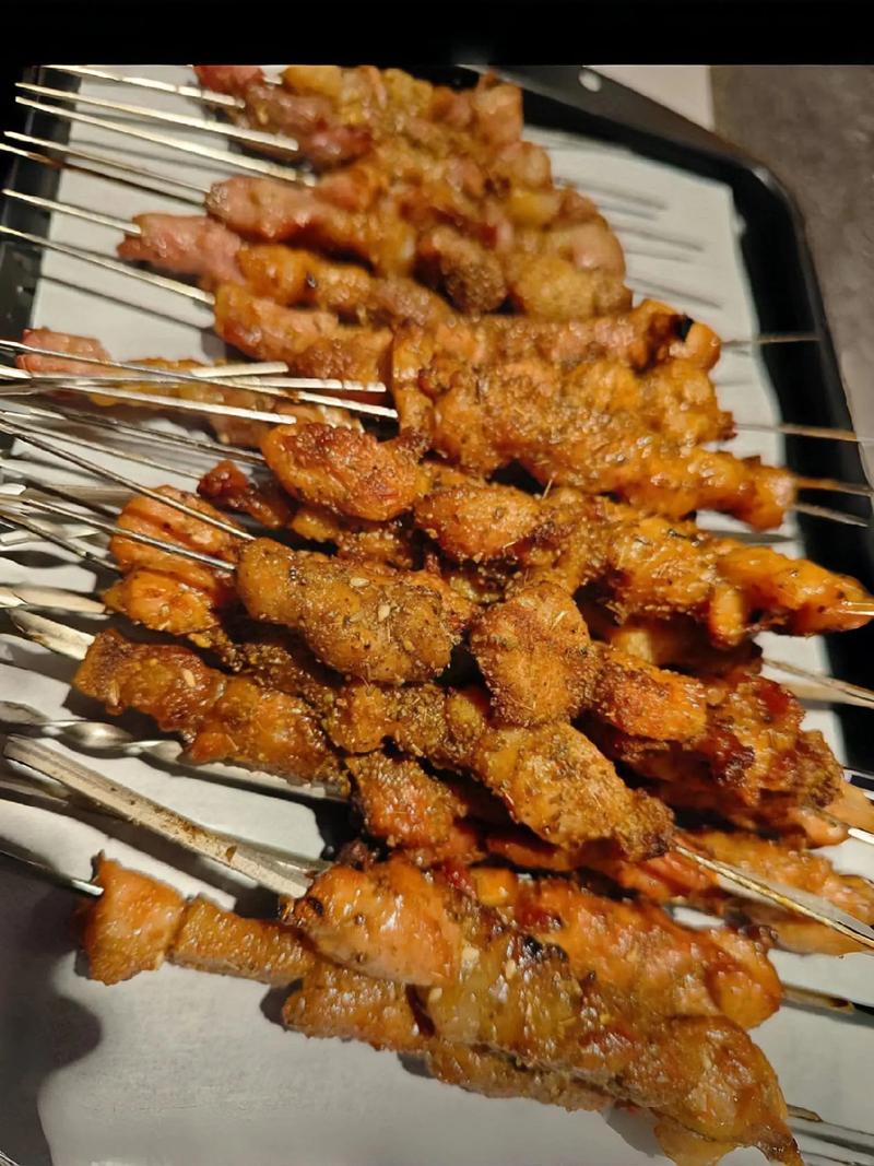 脖子被扎多根烧烤签,羊脖子肉适合烧烤吗?