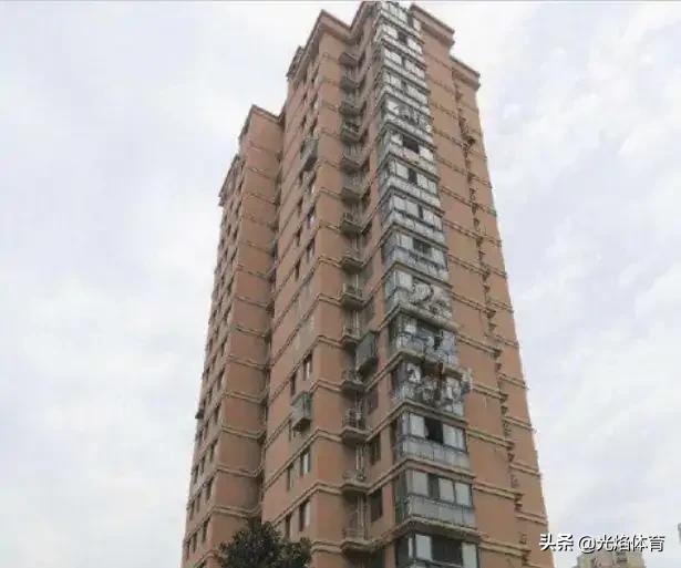 凶宅竞拍14轮后成交,杭州来女士案后续:案发小区房价暴跌,你怎么看? 凶宅竞拍14轮后成交,杭州来女士案后续:案发小区房价暴跌,你怎么看?