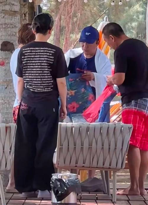 51岁吴京赛车冠军,黄渤放生电影演的什么?