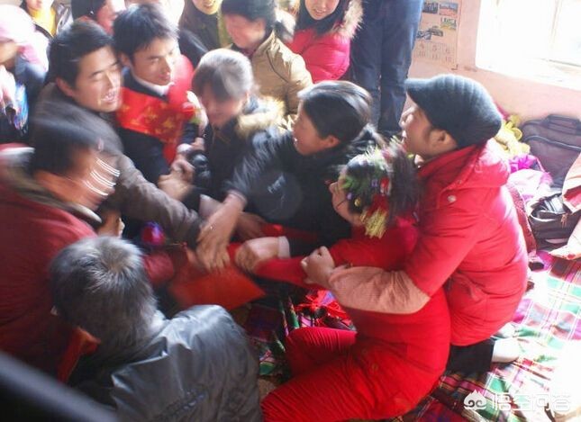 养3弟妹女生遭堵门,明天姐姐结婚让我去堵门，该怎么堵呢？