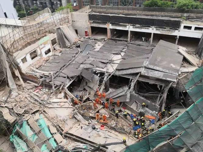 景区有建筑突发坍塌,中国八个最险的景区?