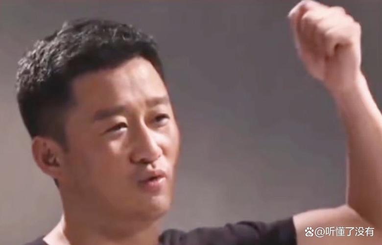 吴京的车又翻了,本以为吴京大儿子名字够随便,看了小儿子的名字,为何笑翻众人?