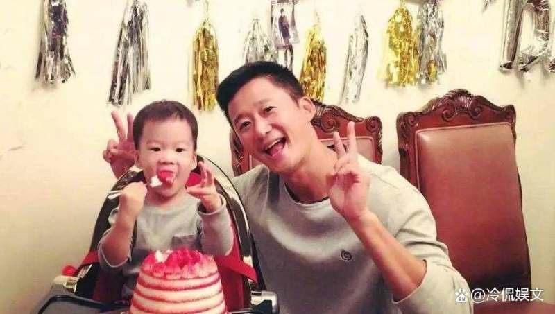 吴京的车又翻了,本以为吴京大儿子名字够随便,看了小儿子的名字,为何笑翻众人? 吴京的车又翻了,本以为吴京大儿子名字够随便,看了小儿子的名字,为何笑翻众人?