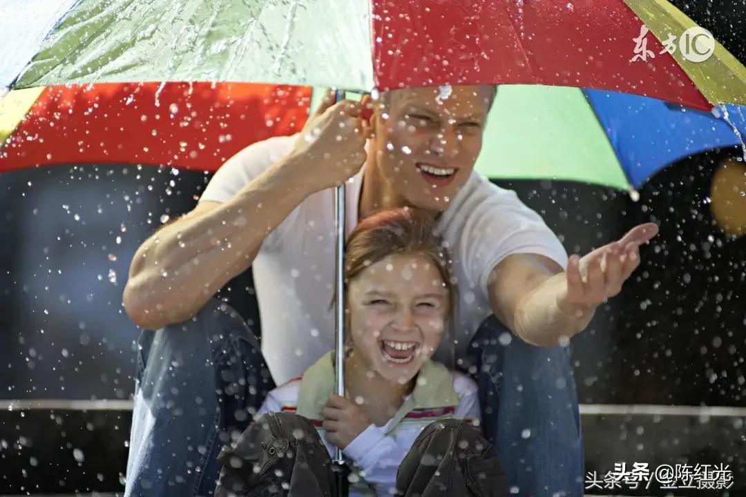 请假陪女儿高考被开,如何看待母亲把高考女儿送错考点痛哭？