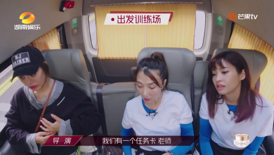 宁静一双袜子卖59元,白色的袜子歌词?