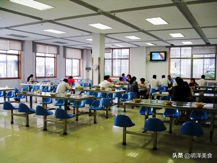食堂10秒扣款4次,学校食堂扣点太多可以投诉吗? 食堂10秒扣款4次,学校食堂扣点太多可以投诉吗?