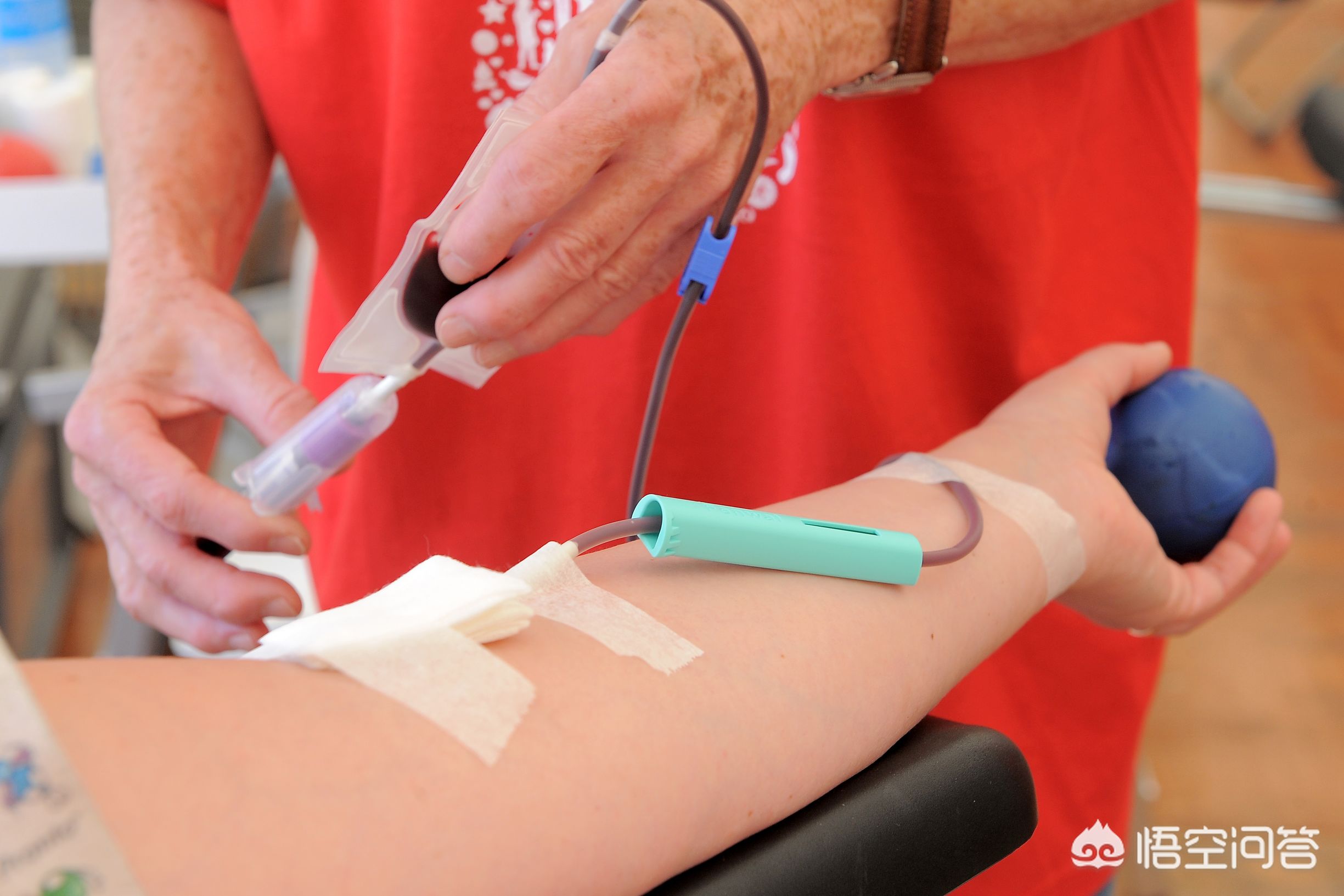 要先献血再输血致死,为什么献血都是无偿献血，输血却要收费？