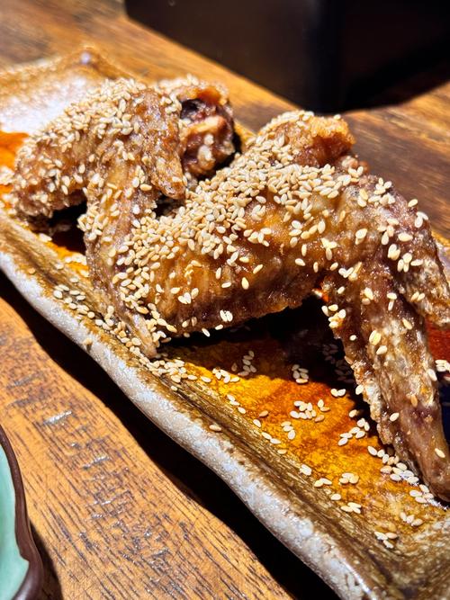 酒店早餐吃出蒸蟑螂,买了几个馒头回家里面还有活蟑螂在到处爬,还能吃吗?