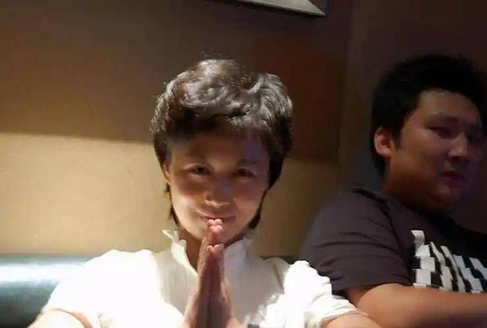 新婚2个月丈夫离世,相恋4年,结婚1年,相处舒适幸福,上个月老公车祸突然去世,3天前我发现怀孕2个月了,我该留下宝宝吗?