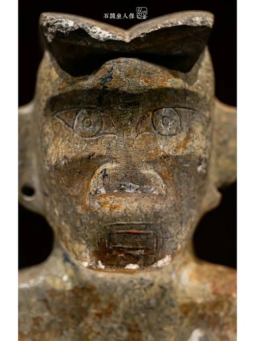 东汉石人像立在路边,最初的门神是刻什么木为人形,挂在人的旁边?