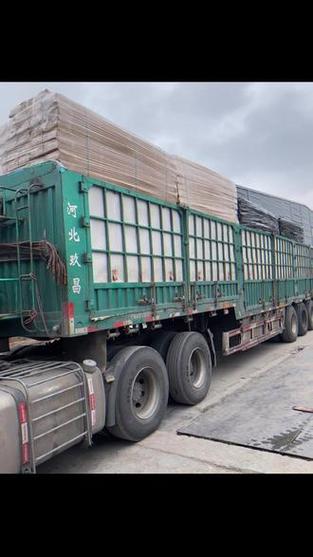 老人撞大巴门框身亡,包门好不好?