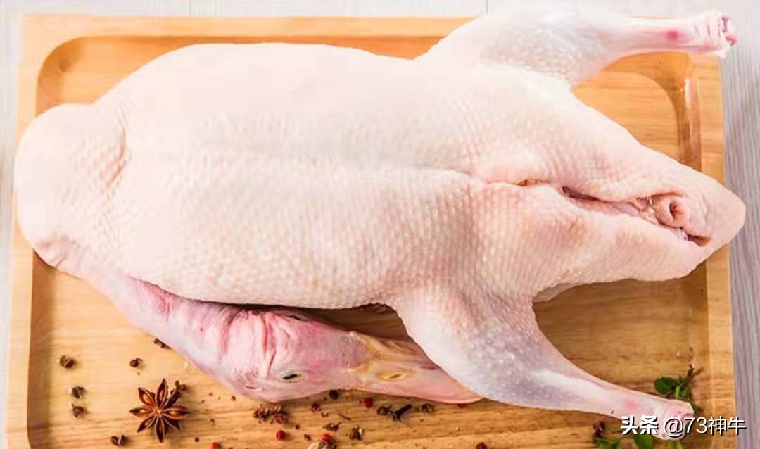 烤鸭为何20多元一只,街边烤鸭20元一只，为什么卖这么便宜？