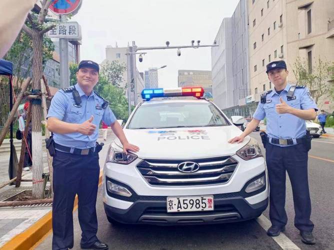 考生排队摸985车牌,在高中学艺术好吗?