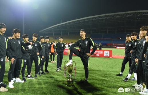 潘粤明深夜怒怼国足,潘粤明足球