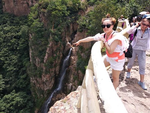 夜爬华山看到火箭,巴山大峡谷玻璃栈道怎么去?