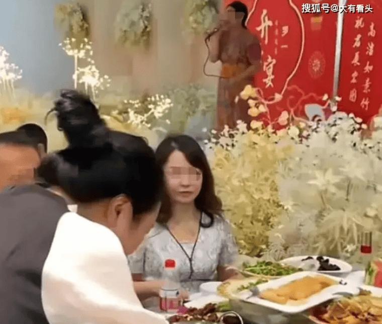 老师穿状元服送祝福,升学宴学子穿状元服怎么主持?