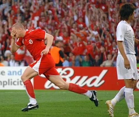 挪威3比0意大利,哪届世界杯哪个队的守门员被红牌罚下场过?