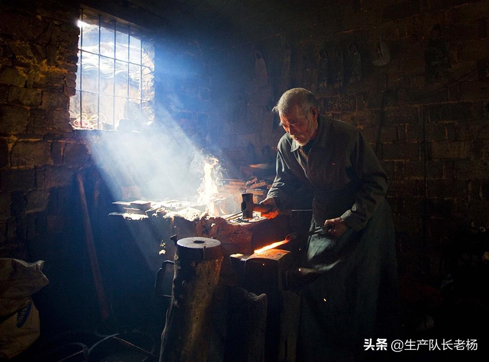 大爷打非遗女人拳,农村曾经的‘打铁匠’没有了，你还知道哪些农村手艺人被淘汰。还有哪些将要淘汰？