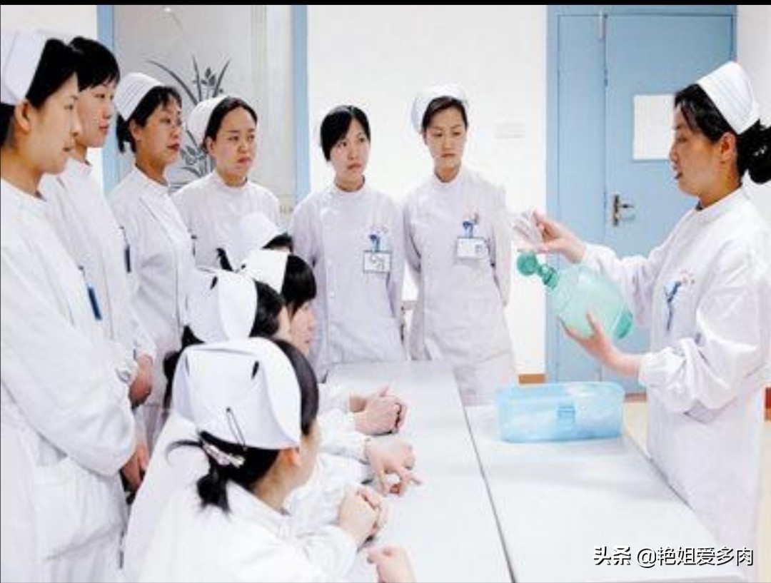 00后女孩自学插胃管,护理要学插胃管吗？