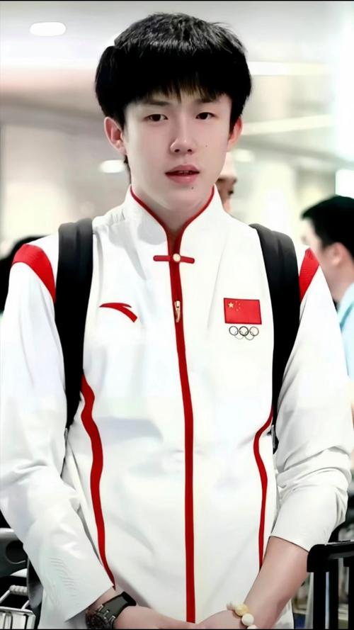 王楚钦谈19岁摔拍子,王楚钦 为什么换拍子?