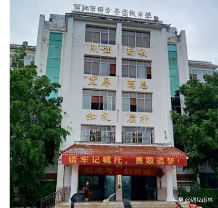 张桂梅的第15次送考,云南山区免费女子高中159人高考150人上本科，你怎么看？