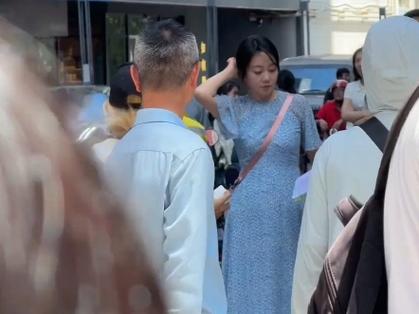 闫妮送外卖被偶遇,闫妮视频