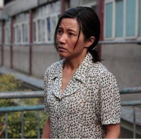 男生带妈妈遗照高考,万箭穿心李宝莉扮演者?