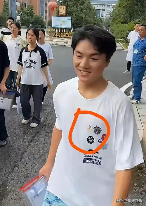 男生带妈妈遗照高考,沧海中的李山魁是在第几集死的?