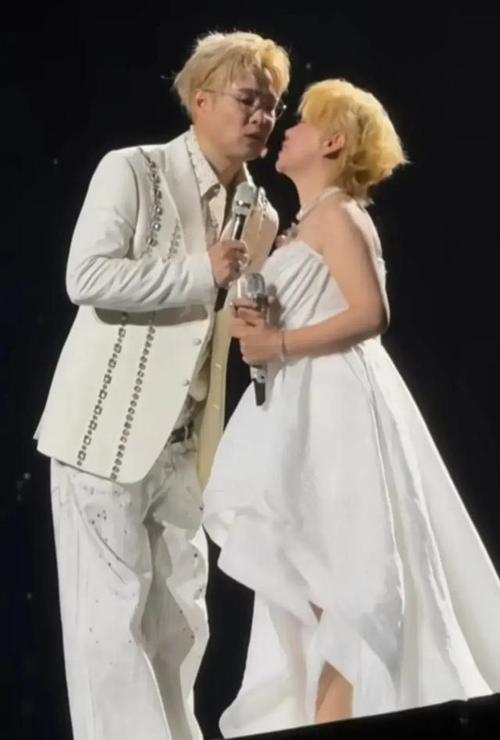 小沈阳女儿出道照,小太阳与小沈阳还是同年同月生?