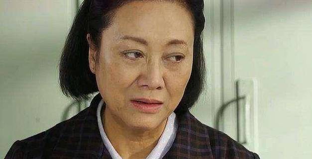 父母殴打女儿出气,人间恶母!四川18岁母亲虐打1岁娃娃至昏迷重伤,你有何看法?