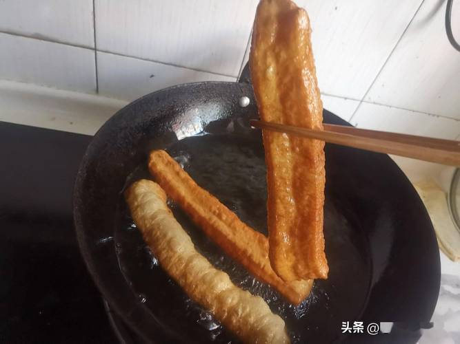 大爷误吞20cm筷子,炸油条家常做法 山西大爷?