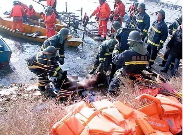 一家五口空难前自拍,一家五口飞机