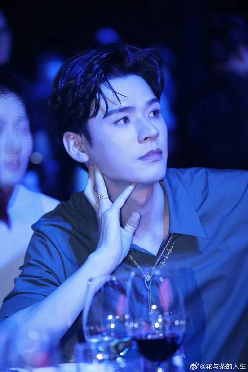 龚俊右眼窝处受伤,