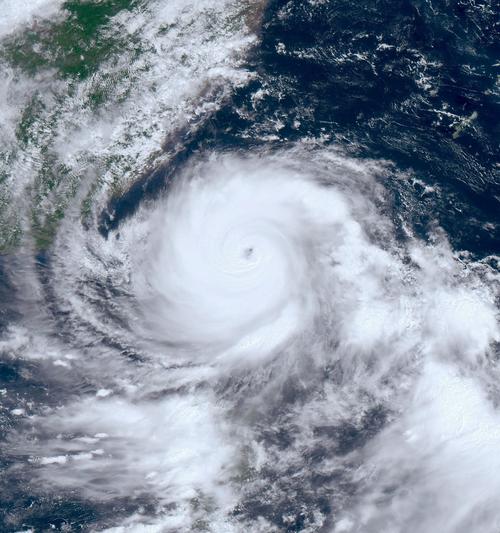 台风天海上漂5小时,台风会吸海水吗?