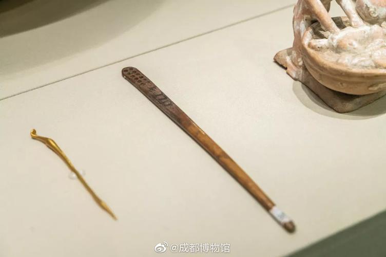 大爷体内藏52年牙刷,