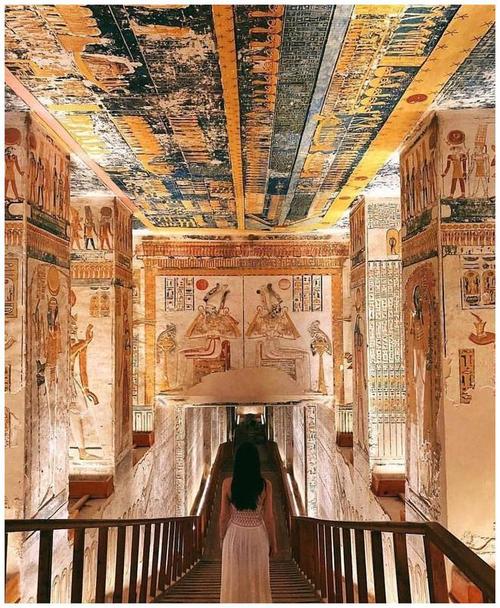 围墙倒塌砸死祖孙俩,胡夫金字塔介绍?