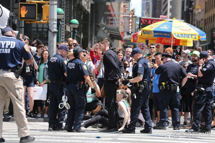 美2议员夫妇遭枪击,1921年7月4日美国发生了什么?