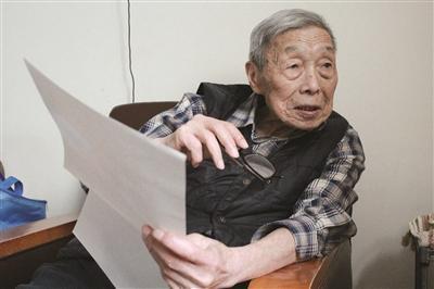 爸爸吸烟致儿子肺癌,我父亲得了癌症，可是还吸烟，我该怎么办？