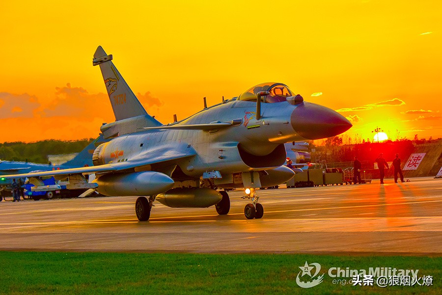 歼-10CE又要出国了,印度媒体报料：巴基斯坦下单购买30架歼10CE，可信吗？
