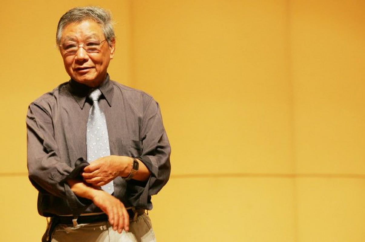 诗人郑愁予去世,如何评价“浪子诗人”郑愁予在央视综艺《朗读者》中的表现?