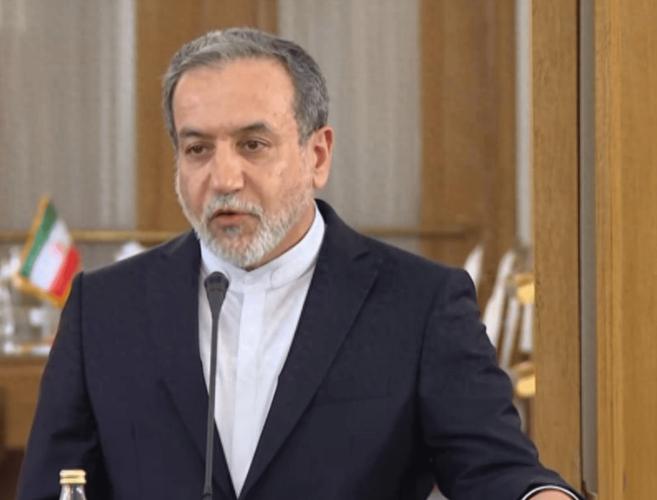 美航母改道驶向中东,听说美国一个齐装满员的航母编队正从本土驶向中东,消息可靠吗?